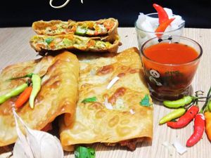 Martabak Telur di Surabaya Ini Dibuat dengan Resep Rahasia Bude