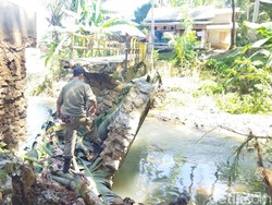 2 Jembatan di Pandeglang Ambruk Diterjang Arus Sungai