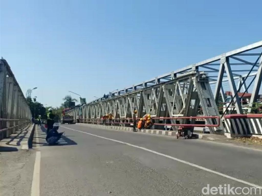 Jembatan Pemali di Jalur Pantura Brebes Mulai Ditutup Hari Ini Jembatan Pemali di Jalur Pantura Brebes Mulai Ditutup Hari Ini