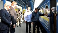 Gandengan Tangan Jokowi dan Iriana di Ukraina