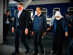 Momen Jokowi Tiba di Kyiv Ukraina