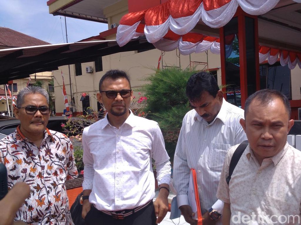 Julius Raja Diperiksa Polisi Usai Dilaporkan Pengurus PSMS Julius Raja Diperiksa Polisi Usai Dilaporkan Pengurus PSMS