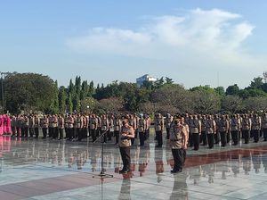 H-2 HUT Bhayangkara, Kapolri Pimpin Upacara Penghormatan di TMP Kalibata