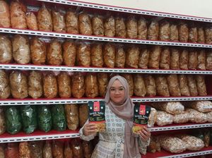 Keripik Asal Ciamis Laku Hingga Singapura, Wanita Ini Raup Rp 14 Juta/Hari!