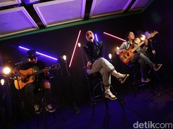 Daftar 13 Lagu Posan Tobing yang Gak Boleh Dibawain Kotak