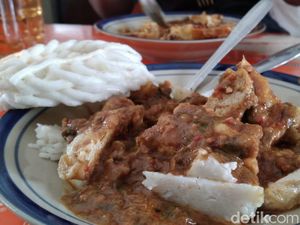 Gurih Pedas! Ini Kupat Tahu Mangunreja Sejak 1955 di Tasikmalaya Gurih Pedas! Ini Kupat Tahu Mangunreja Sejak 1955 di Tasikmalaya