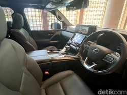 Menikmati Kursi Pijat di SUV Mewah Lexus LX 600 VIP