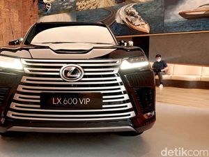 Tunggangan Sultan! Wujud Lexus LX 600 VIP Seharga Rp 3,5 M Tunggangan Sultan! Wujud Lexus LX 600 VIP Seharga Rp 3,5 M