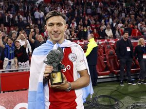 Lisandro Martinez Terbang ke Manchester