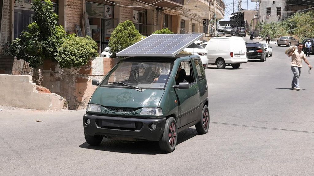 Mantul! Pria Ini Sulap Mobil BBM Jadi Mobil Listrik Mantul! Pria Ini Sulap Mobil BBM Jadi Mobil Listrik