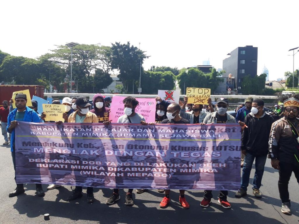 Tolak RUU DOB, Aliansi Mahasiswa Papua Gelar Aksi di Depan DPR