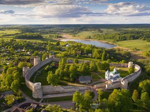 Melihat Kemegahan Benteng Pertahanan Rusia yang Berumur 6 Abad