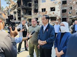 Momen Jokowi Kunjungi Apartemen yang Hancur di Ukraina