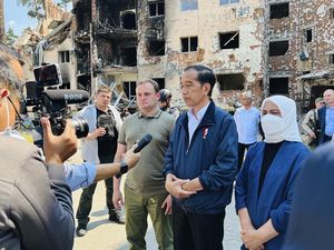 Momen Jokowi Kunjungi Apartemen yang Hancur di Ukraina