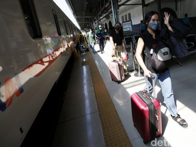 Musim Libur Sekolah, Stasiun Senen Ramai