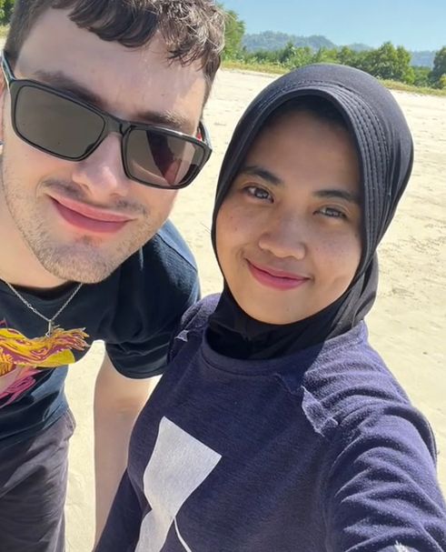 Viral Di Tiktok Perempuan Asal Lombok Dinikahi Bule Inggris Meski Baru