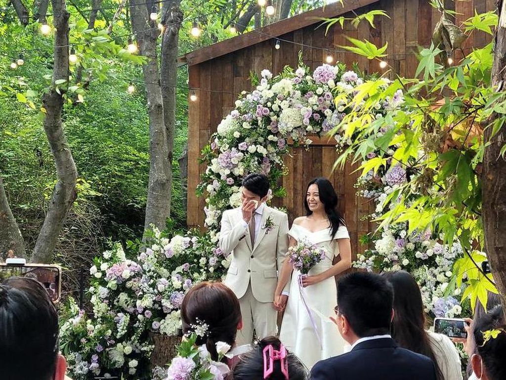 10 Momen YouTuber Jang Hansol Resmi Menikah, Menangis Haru di Pelaminan