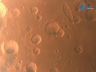 Foto Terbaru Mars Dipotret Wahana Luar Angkasa China