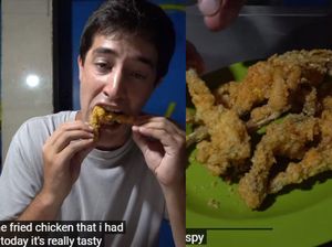 Jalan-jalan ke Bandung, Pria Turki Ini Cicip Swike Pertama Kali