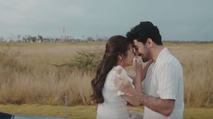 Inspirasi Prewedding ala Prilly Latuconsina dan Reza Rahadian, Mesra Banget