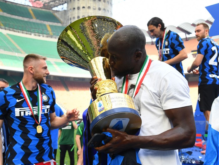 Romelu Lukaku MILAN, ITALY - MAY 23: Romelu Lukaku of FC Internazionale poses with the trophy for the victory of