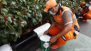 Separator Jalan Melawai Dipercantik