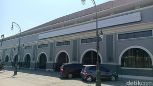 Suasana Terkini Holywings Semarang Usai Ditutup-Plang Dicopot