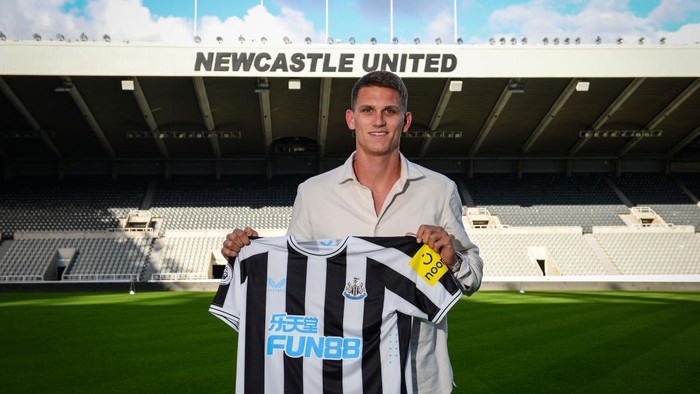 NEWCASTLE UPON TYNE, ENGLAND - JUNE 28: Sven Botman poses for photos at St. James Park on June 28, 2022 in Newcastle upon Tyne, England. (Photo by Serena Taylor/Newcastle United via Getty Images)