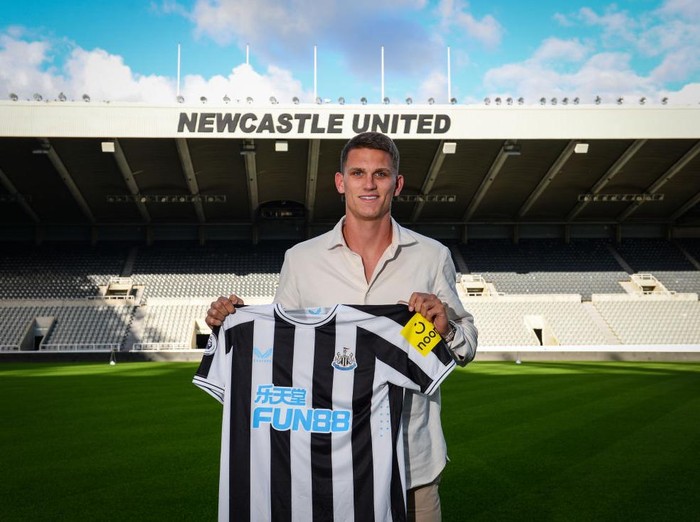 NEWCASTLE UPON TYNE, ENGLAND - JUNE 28: Sven Botman poses for photos at St. James Park on June 28, 2022 in Newcastle upon Tyne, England. (Photo by Serena Taylor/Newcastle United via Getty Images)