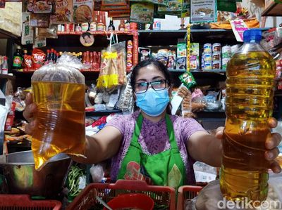 Tengok Penerapan Uji Coba Beli Migor Pakai PeduliLindungi di Bali