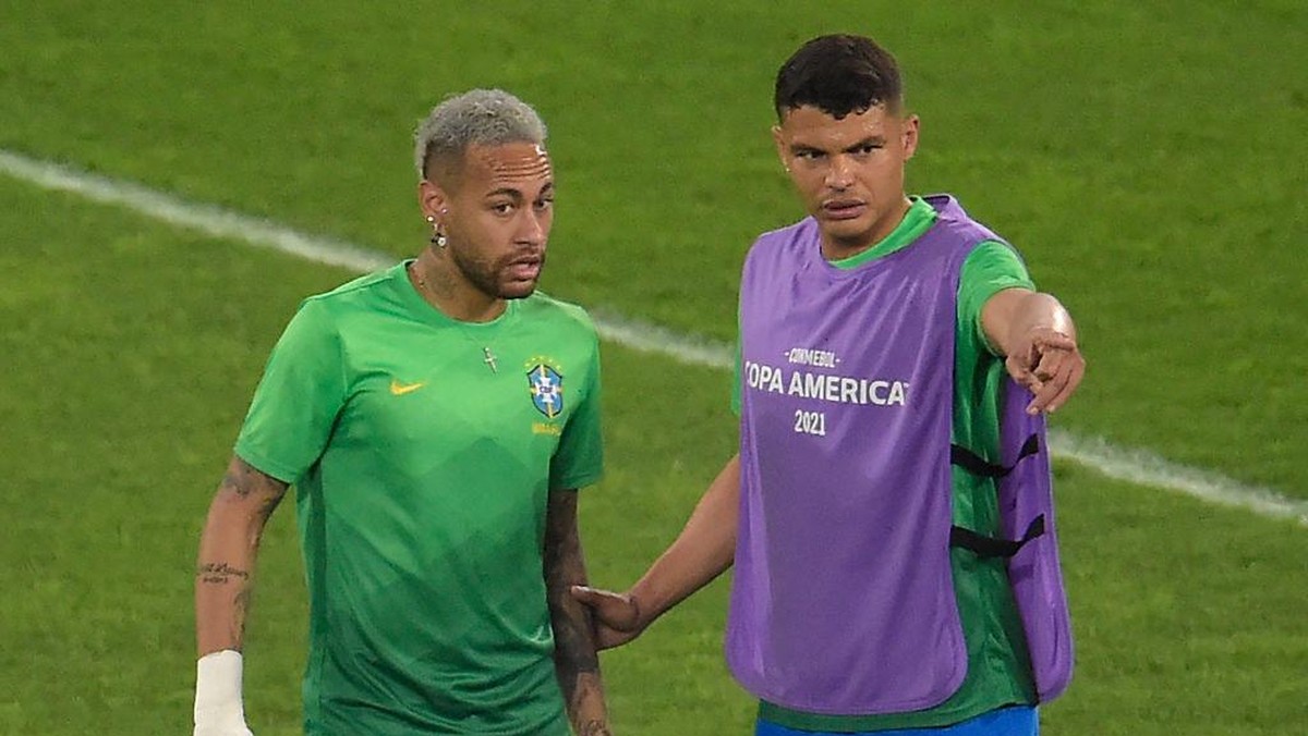 Thiago Silva rayu Neymar supaya gabung ke Chelsea (AFP via Getty Images/DOUGLAS MAGNO)