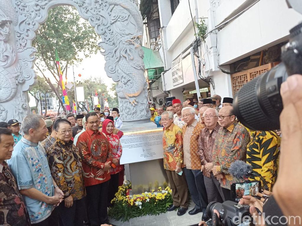 Anies Cerita Uniknya Gapura Chinatown Glodok: This is Jakarta