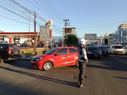 Antrean Isi BBM Bikin Macet Jalan di Manado, Layanan SPBU Disorot