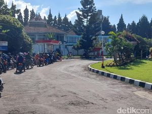 Jabar Hari Ini: Kala Warga Bandung Pilih Isi Pertalite di Cimahi