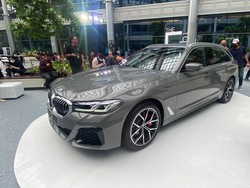 BMW Luncurkan Seri 5 Touring Terbaru, Harga Mulai Rp 1,6 Miliar