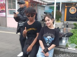 Respons Jeje Ketika Ibunda Muncul Didampingi Dede Yusuf