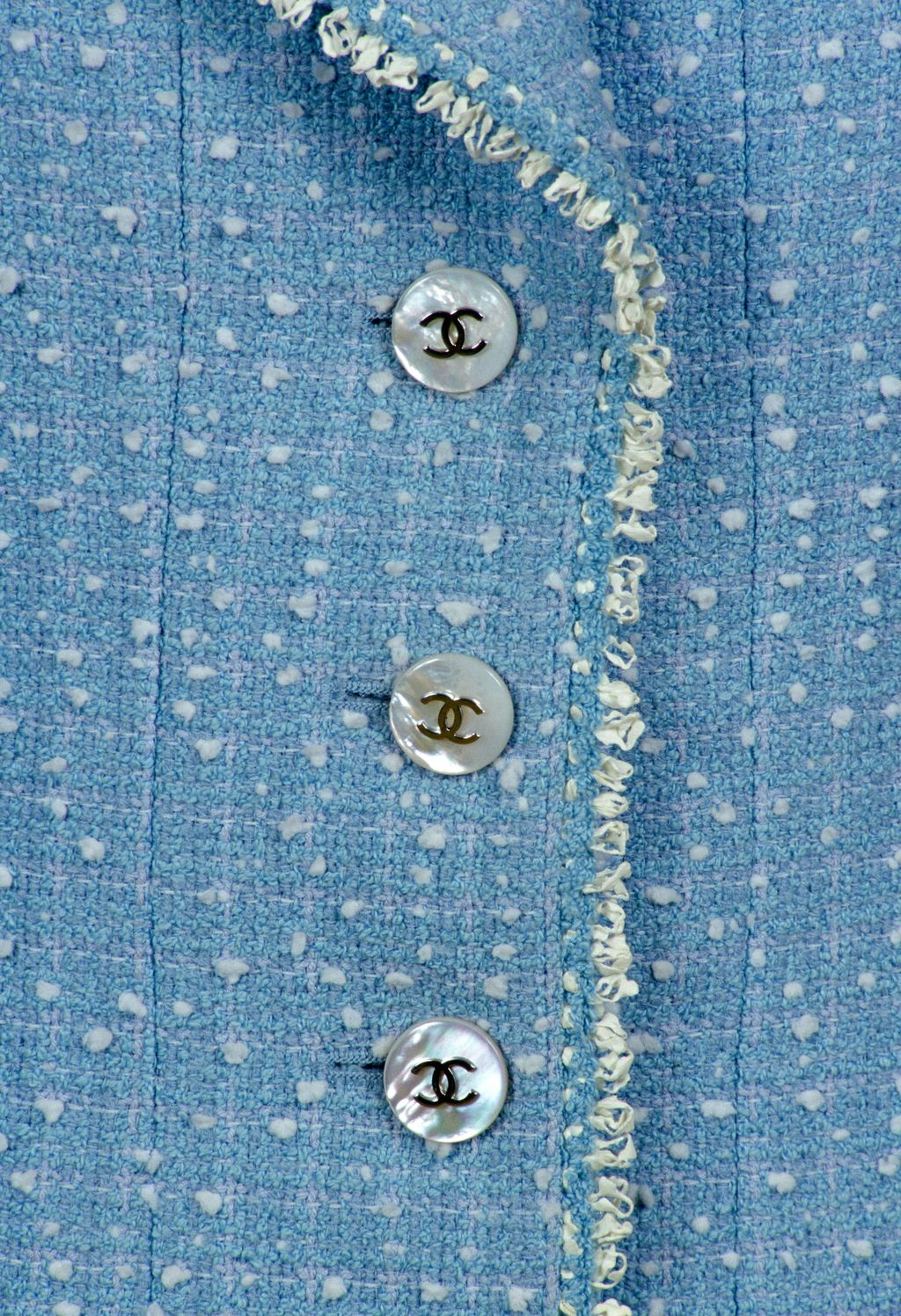 Detail Busana Chanel milik Putri Diana