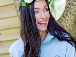 Wanita Ini Dibayar Rp 2,1 M untuk Ajari Orang Cara Bertahan Hidup Saat Kiamat Wanita Ini Dibayar Rp 2,1 M untuk Ajari Orang Cara Bertahan Hidup Saat Kiamat