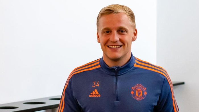 MANCHESTER, ENGLAND - JUNE 27: (EXCLUSIVE COVERAGE)  Donny van de Beek of Manchester United arrives for pre-season training at Carrington Training Ground on June 27, 2022 in Manchester, England. (Photo by Ash Donelon/Manchester United via Getty Images)