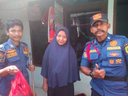 Geger Belatung Berjatuhan dari Plafon di Bogor hingga Damkar Turun Tangan