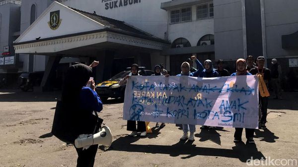 Geruduk Balai Kota Sukabumi, Ini Tuntutan Para Mahasiswa