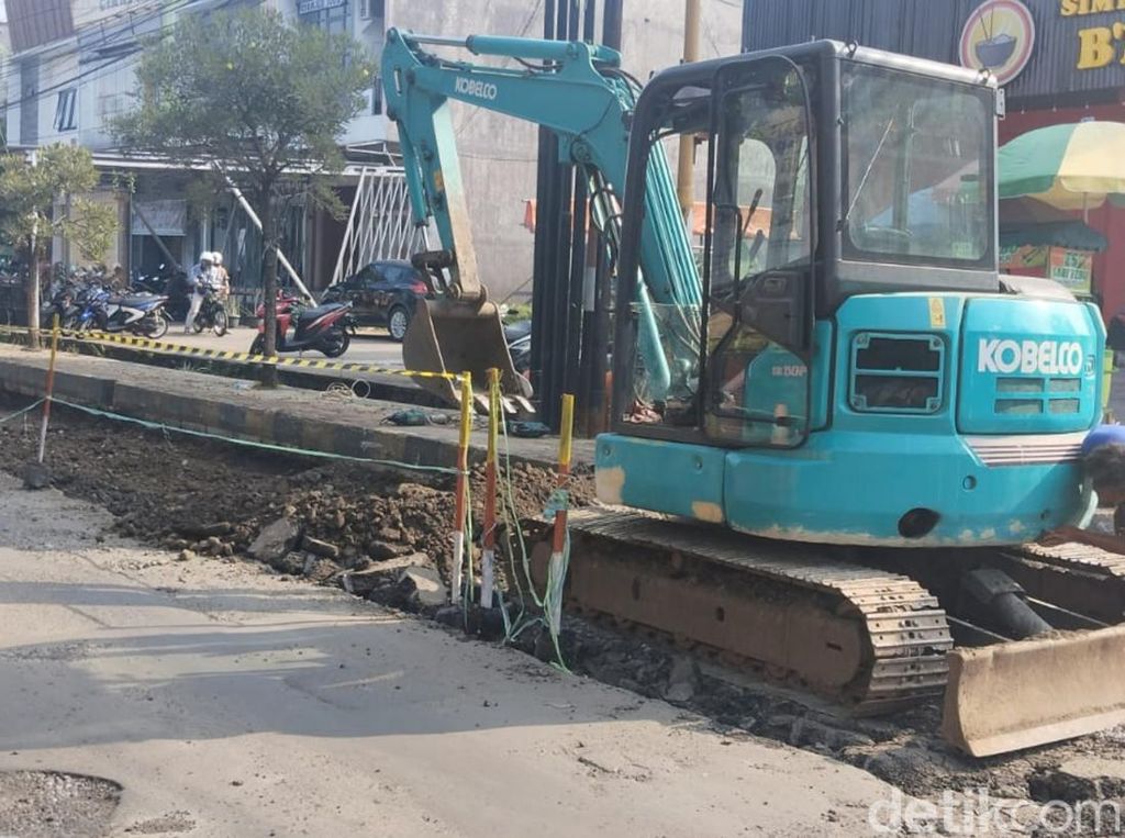 Jalan KH Abdullah bin Nuh Cianjur Akhirnya Diperbaiki