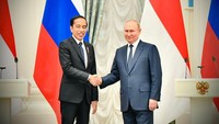 Putin Telepon Jokowi, Ucap Selamat HUT RI hingga Bahas G20