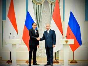 Jokowi Bertemu Putin di Istana Kremlin