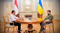Momen Jokowi dan Zelensky Diskusi di Meja Bundar Istana Maryinsky