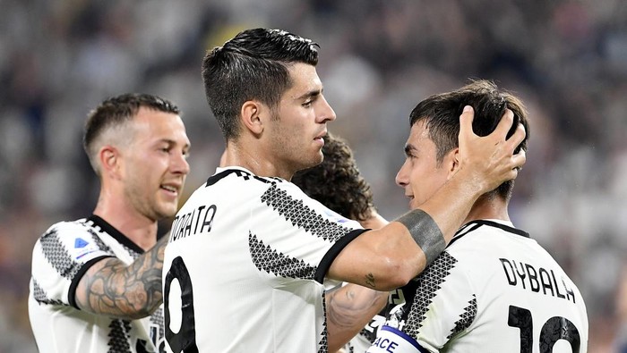 TURIN, ITALY, MAY 16:
Alvaro Morata (C), of Juventus, celebrates with his teammate Paulo Dybala (R) after scoring during the Italian Serie A football match between Juventus and Lazio at the Allianz Stadium in Turin, Italy, on May 16, 2022. (Photo by Isabella Bonotto/Anadolu Agency via Getty Images)