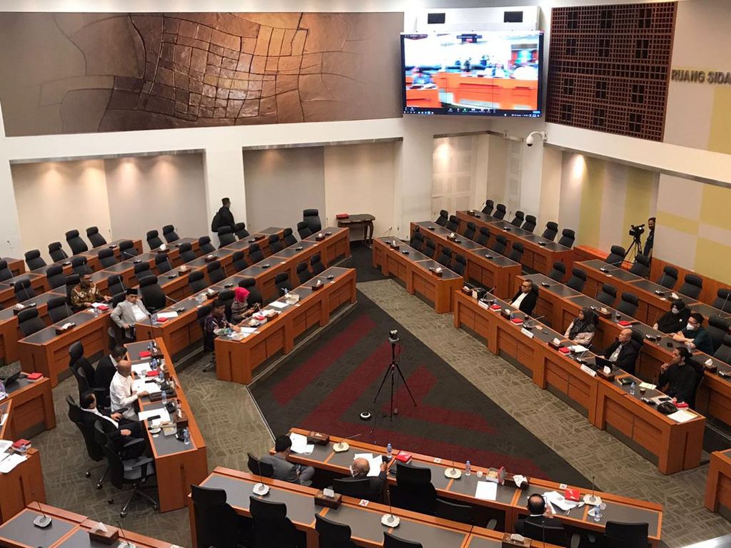 Komisi Hukum DPR Rapat Bareng Ibu Santi dan Pakar Bahas Ganja Medis Komisi Hukum DPR Rapat Bareng Ibu Santi dan Pakar Bahas Ganja Medis