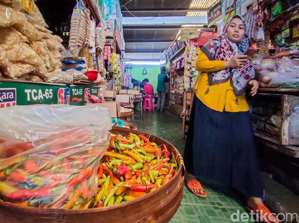 Pedagang Curhat Harga Cabai di Wates Makin Pedas: Jualan Sepi, Pembeli Sambat