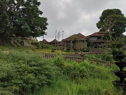 Pemkab Tak Bisa Berkutik atas Mangkraknya Hotel Horor di Bedugul