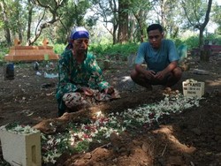 Kesedihan Istri Bos Rongsokan Suami Hidup Dalam Ancaman-Ditembak Depan Anak